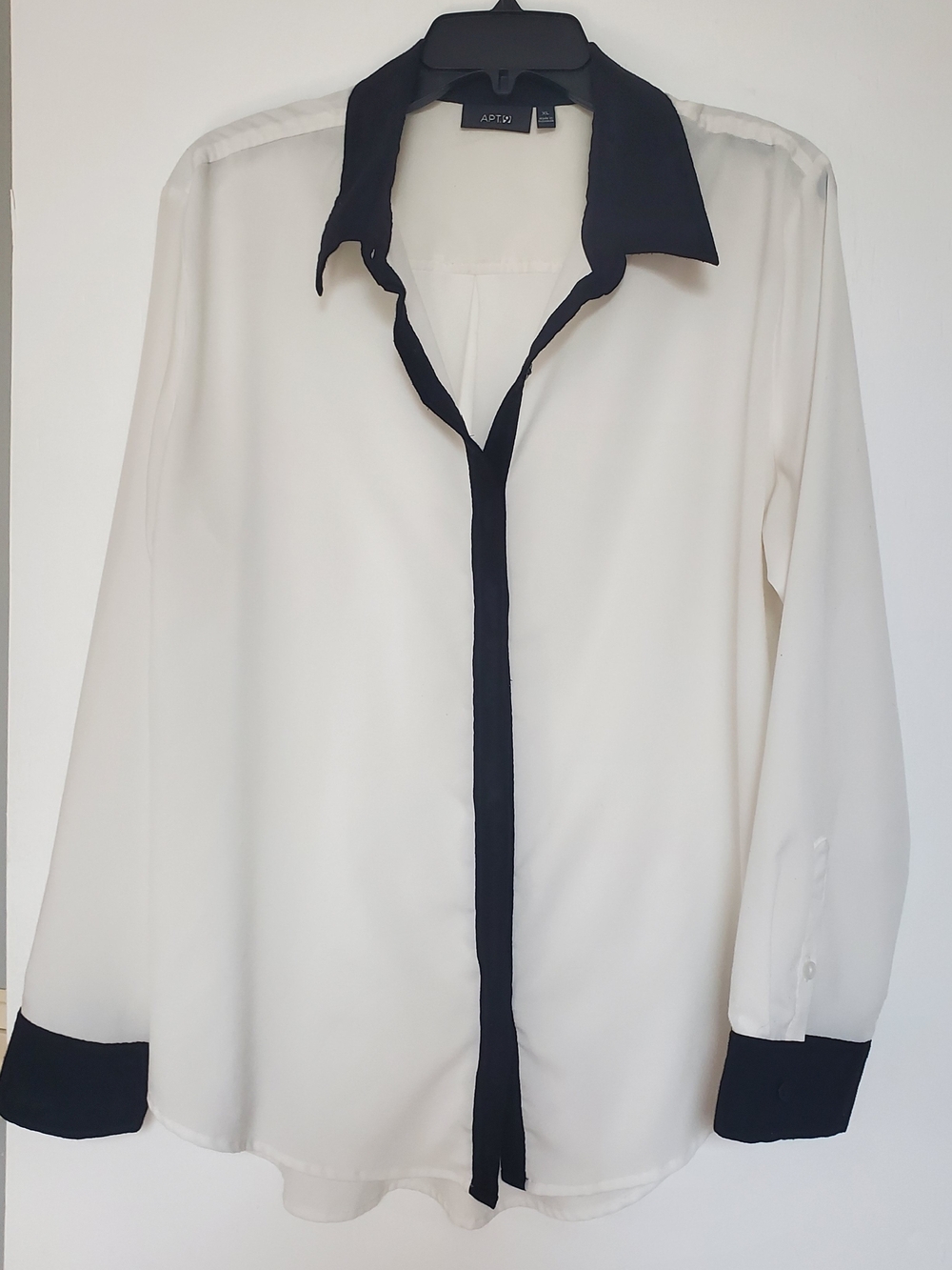 Apt. 9 White Long-Sleeve Shirt with Black Collar and Trim